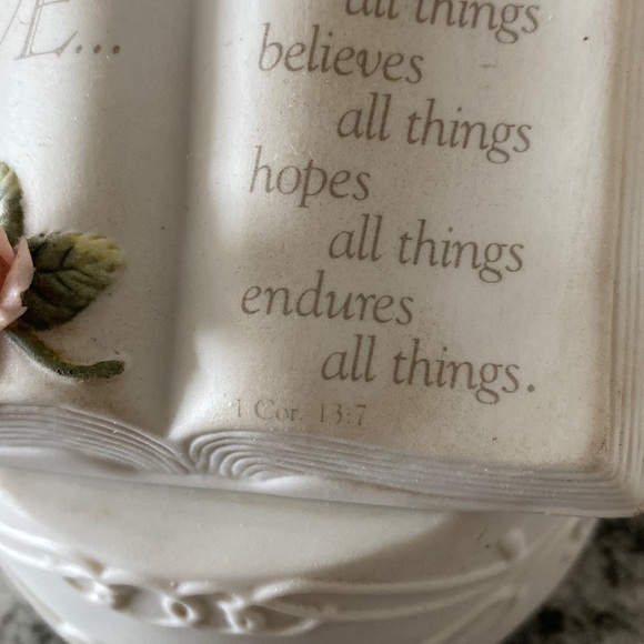 Lovebirds White Ceramic Music Box with Doves! - Picture 3 of 9